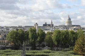 Das Apartment bietet Blick auf den Platz Jean XXIII an der Apsis der Kathedrale Notre Dame in Paris