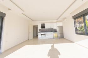 Neue moderne Luxusvilla mit Meerblick