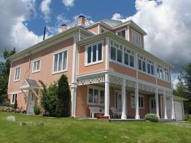 Vielseitiges Anwesen mit unglaublichem Blick auf den See - als B&B betriebsbereit