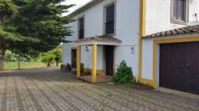 Bauernhof mit Haus, Pool und weitem Panoramablick