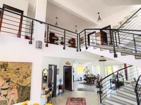 Atypisches Luxus-Penthouse mit Panoramablick auf das Meer