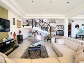 Atypisches Luxus-Penthouse mit Panoramablick auf das Meer