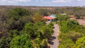 Villa mit 4 Schlafzimmern und 1,6 ha Land in Liberia