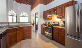 Villa mit 4 Schlafzimmern und 1,6 ha Land in Liberia