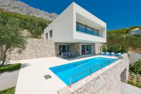 Luxusvilla mit Blick auf das Meer in Dalmatien
