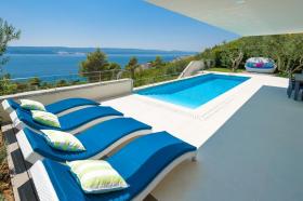 Luxusvilla mit Blick auf das Meer in Dalmatien