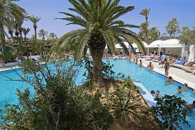 Gut etabliertes Hotel an einem herrlichen Strand gelegen