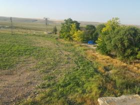 Land mit Familienfarm zum Verkauf in Konya