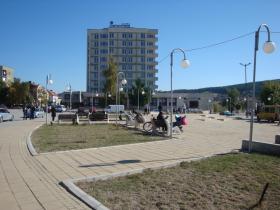 Hotelkomplex 5100 m2 in Bulgarien an der internationalen Straße E80