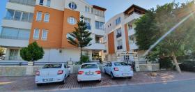 Geräumige Wohnung in der Nähe des Meeres in einer prestigeträchtigen Gegend von Antalya