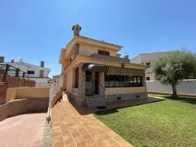 Einfamilienhaus in der Gegend von Torreón, 400 m vom besten Strand entfernt