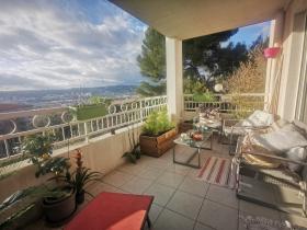 Hervorragende Wohnung mit Terrassen in einer kleinen Residenz mit Pool