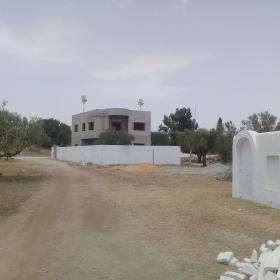 Unvollendete Villa im amerikanischen Stil in Barraket Sahel Hammamet