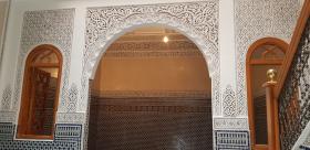 Das prächtige traditionelle marokkanische Riad wurde im historischen Stadtzentrum komplett renoviert