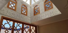 Das prächtige traditionelle marokkanische Riad wurde im historischen Stadtzentrum komplett renoviert