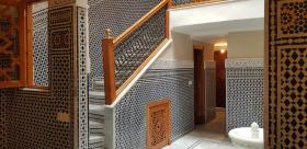 Das prächtige traditionelle marokkanische Riad wurde im historischen Stadtzentrum komplett renoviert