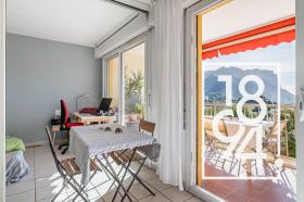 Apartment mit Meerblick in der Nähe des Stadtzentrums