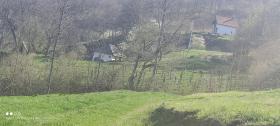 Zu verkaufen Bauernhof 16 ha Land mit Häusern und Stall für Tiere