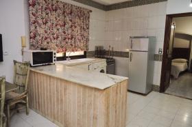 Reichhaltig eingerichtete Wohnung
