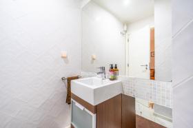 Neuwertige Luxuswohnung in der Nähe des Flusses Tejo zu verkaufen