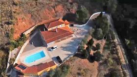 Fantastisch renovierte 5-Zimmer-Villa, 14000 m2 Grundstück, Tennisplatz, Pool
