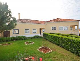 Vier Zimmer Villa 234 m2 Wohnfläche  auf Grundstück von 1050m2 mit Schwimmbad.