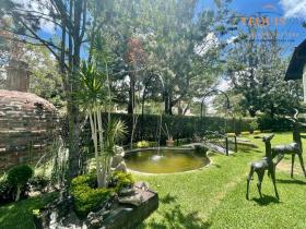 Haus in privater Wohnanlage mit Blick auf den Golfplatz und den See