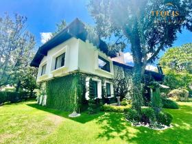 Haus in privater Wohnanlage mit Blick auf den Golfplatz und den See