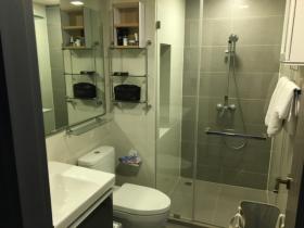 Zu verkaufen in der Gegend von Bangkok Asoke, neue 2-Zimmer-Wohnung - sofortige Rentabilität