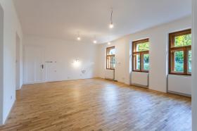 Neu rekonstruiertes Haus im ursprünglichen Stil mit modernen Elementen in Liboc