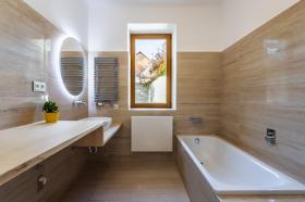 Neu rekonstruiertes Haus im ursprünglichen Stil mit modernen Elementen in Liboc