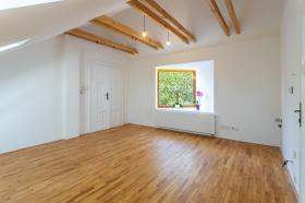 Neu rekonstruiertes Haus im ursprünglichen Stil mit modernen Elementen in Liboc