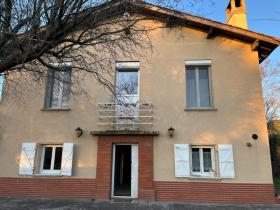Villa in einer ruhigen Wohngegend in der Nähe des Stadtzentrums