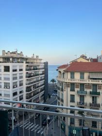 Sehr helle 3-Zimmer-Wohnung mit Meerblick