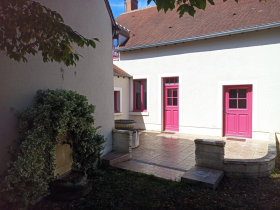 Schönes und großes Haus mit eingezäuntem Garten und Terrasse