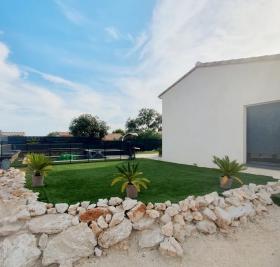 Villa in idealer Lage auf den Höhen von Poulx