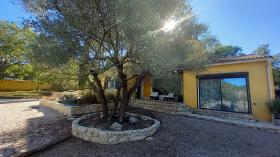 Schöne Villa mit 7 Zimmern auf bewaldetem Grundstück mit Pool