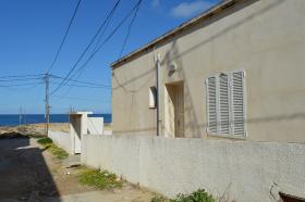 Haus am Wasser am Strand von Sounine