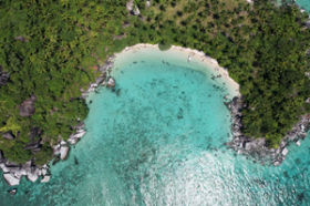 Doppelte Strandfront, bestehende Kokosnussplantage, erstaunliche Landzunge mit saisonalem Wasserfall