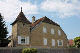 Atypisches Familienhaus in der Nähe eines Schlosses