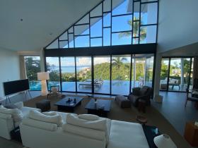 Wunderschöne Villa im Hollywood-Stil mit außergewöhnlichem Meerblick