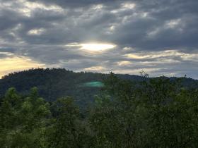 Großes Grundstück mit Blick auf den Pacuare-Wald und Entwicklungspotenzial
