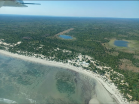 Schönes Strandgrundstück mit privatem Flugplatz zu verkaufen