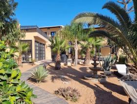 Residenz mit exklusiven Gästehaus am Meer