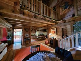 Zu verkaufen einzigartiges luxuriös eingerichtetes Chalet auf 5,7 ha