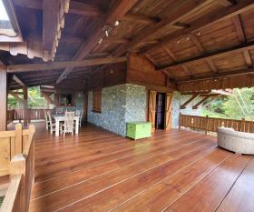 Zu verkaufen einzigartiges luxuriös eingerichtetes Chalet auf 5,7 ha