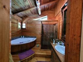 Zu verkaufen einzigartiges luxuriös eingerichtetes Chalet auf 5,7 ha