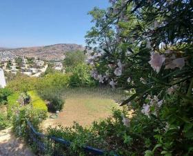 Mehrstöckige Villa mit atemberaubender Aussicht auf die Ägäis und die Berge