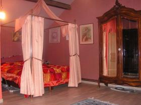 Schönes Steinhaus mit beheiztem Innenpool