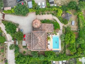 Provenzalisches Landhaus mit beheiztem Pool und Trockensteinturm